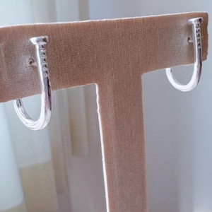BRINCO EAR HOOK PREGO LISO B. PRATA