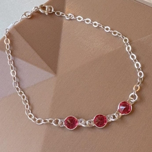 PULSEIRA ELOS E 3 ZIRCONIAS ROSA NO CENTRO