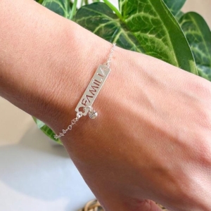 PULSEIRA PLAQUINHA FAMILIA + PONTO DE LUZ B. PRATA