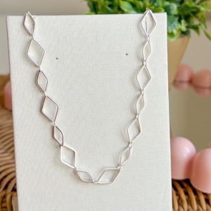COLAR CHOKER LOSANGOS VAZADOS B. PRATA