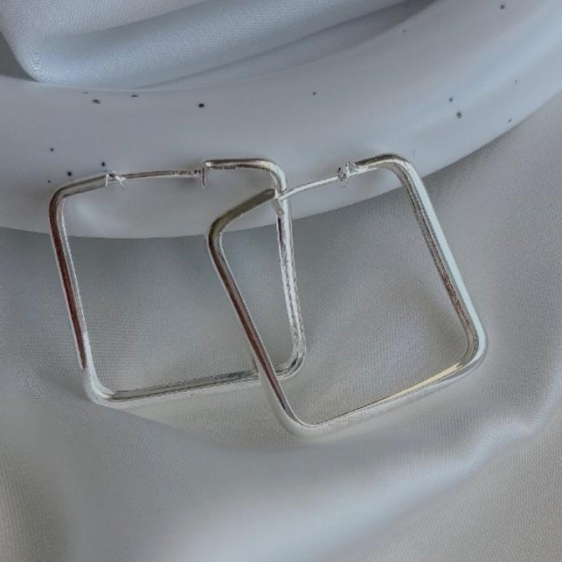 BRINCO ARGOLA QUADRADA LISA FECHO ENCAIXE B. PRATA