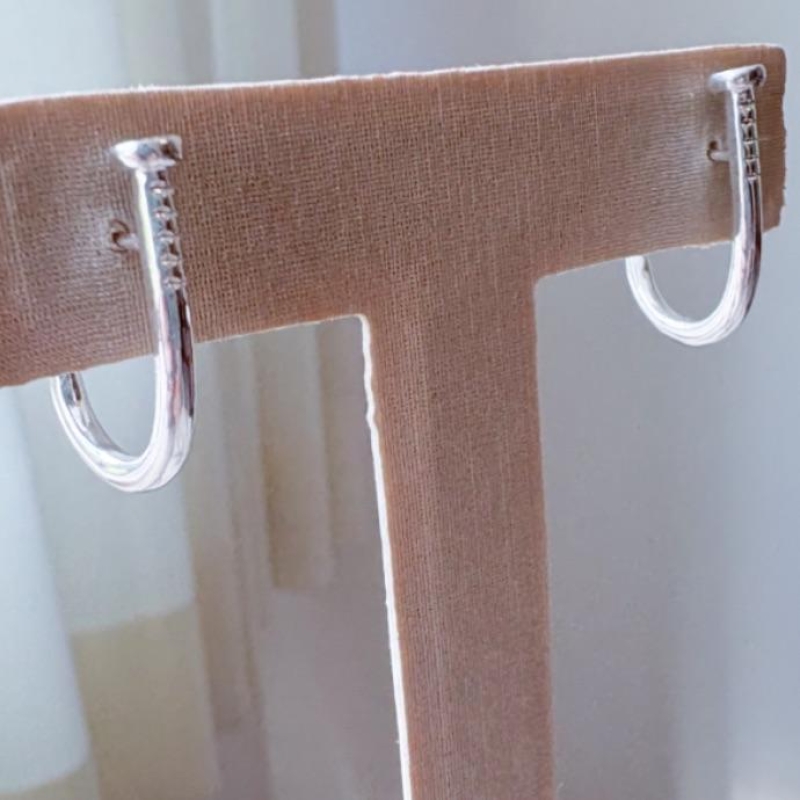 BRINCO EAR HOOK PREGO LISO B. PRATA