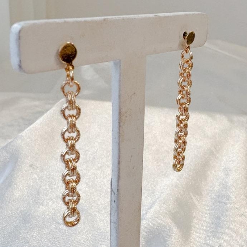 BRINCO PENDURADO ELOS DUPLOS DIAMANTADOS B. OURO