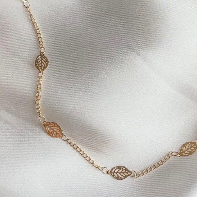 COLAR 80CM CORRENTE GRUMET COM FOLHAS B. OURO