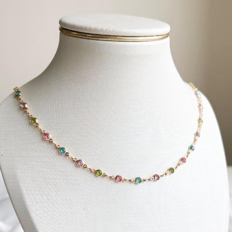 COLAR CHOKER PEDRAS REDONDAS COLORS CLARAS B. OURO