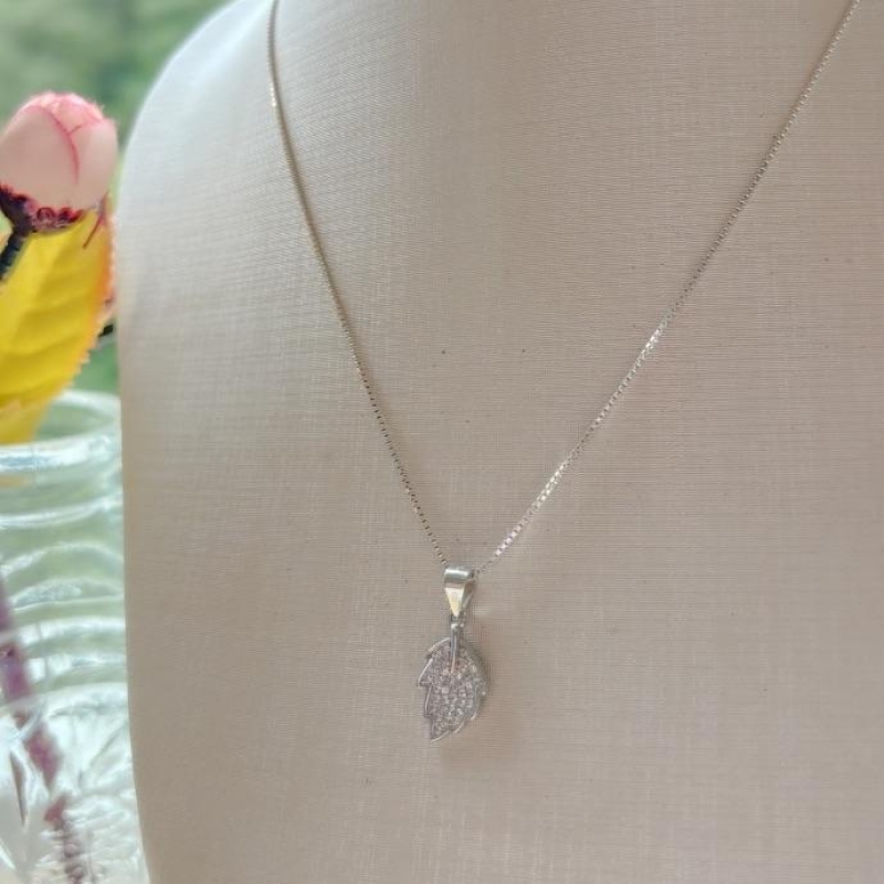 COLAR DO CONJUNTO FOLHINHA CRAVEJADA