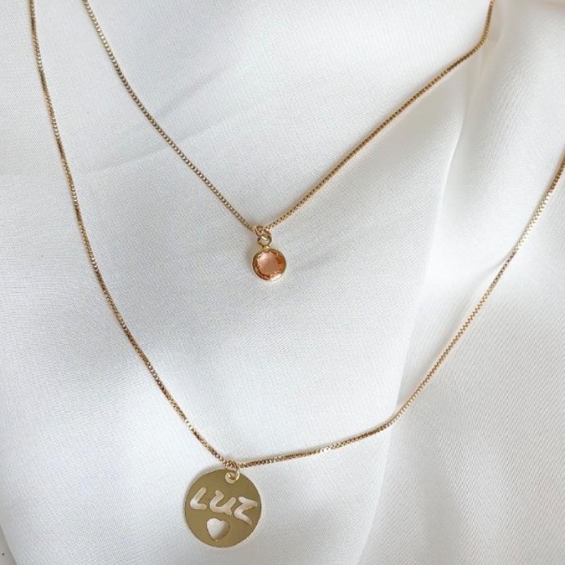 COLAR DUPLO MEDALHA LUZ + PEDRA B. OURO