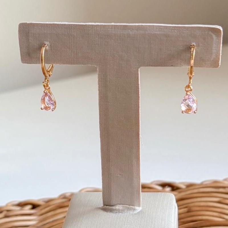 BRINCO TRANQUETA GOTA ROSA CLARO PEND. B. OURO