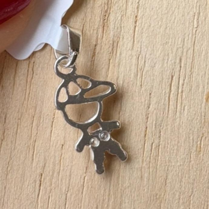 PINGENTE MENINO BONÉ 2 ZIRCONIAS B. PRATA
