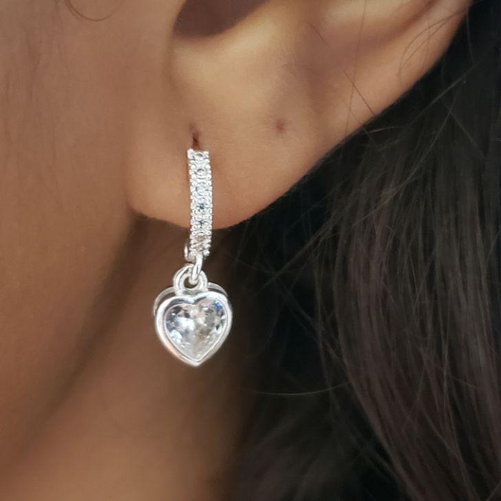 BRINCO DE CLICK CORAÇÃO DE ZIRCONIA PENDURADO FILEIRA CRAV. B. PRATA