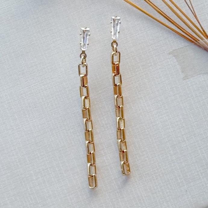 BRINCO PENDURADO CARTIER ZIRCONIA BAGUETE B. OURO