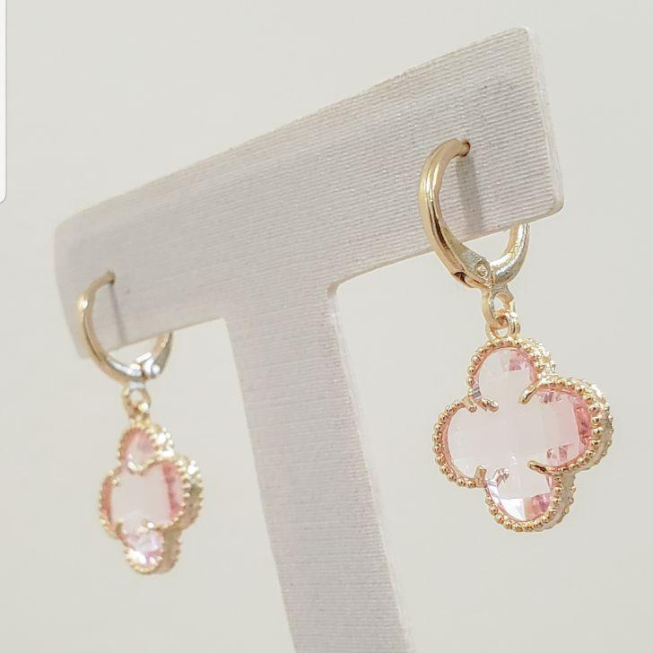 BRINCO TRANQUETA TREVO ROSA