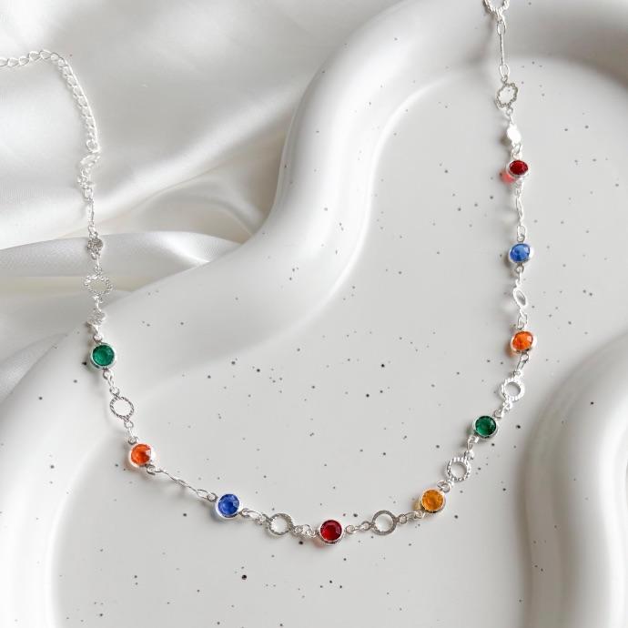 COLAR CHOKER PEDRAS COLORS E CÍRCULOS VAZADOS DIAMANTADOS B. PRATA