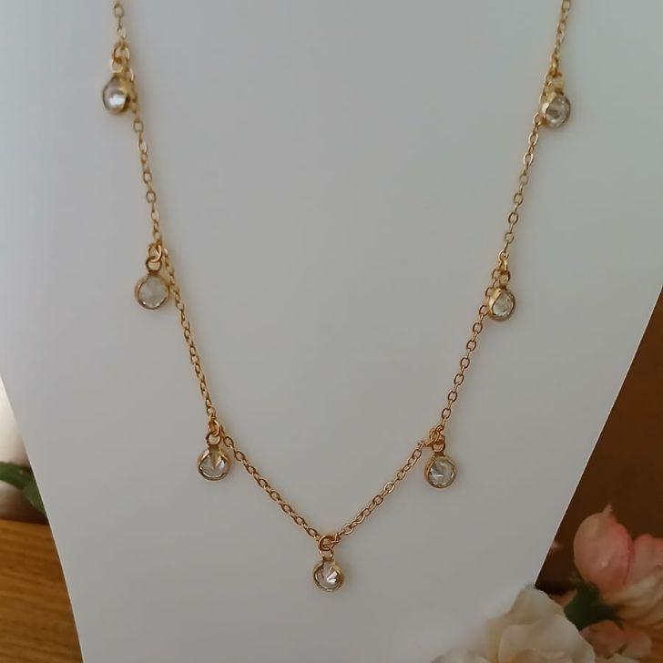 COLAR CHOKER ZIRCONIAS PENDURICALHO B. OURO