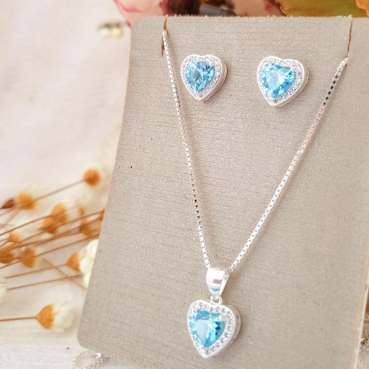 CONJUNTO CORAÇÃO AZUL CLARO CRAVEJADO PRATA