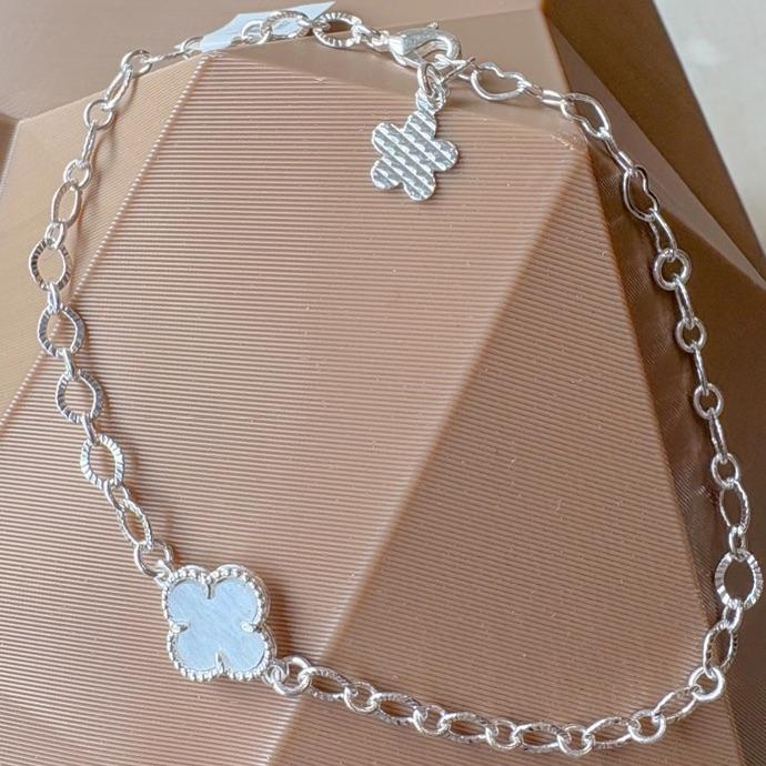 PULSEIRA ELOS FÍGARO DIAMANTADOS E 1 TREVO BRANCO B. PRATA