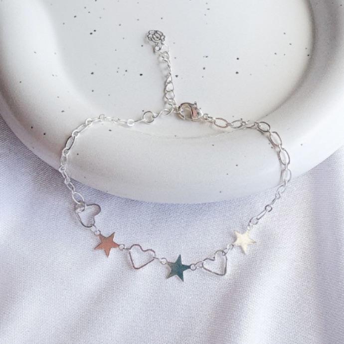 PULSEIRA ESTRELAS LISAS E CORAÇÕES VAZADOS CONT. B. PRATA
