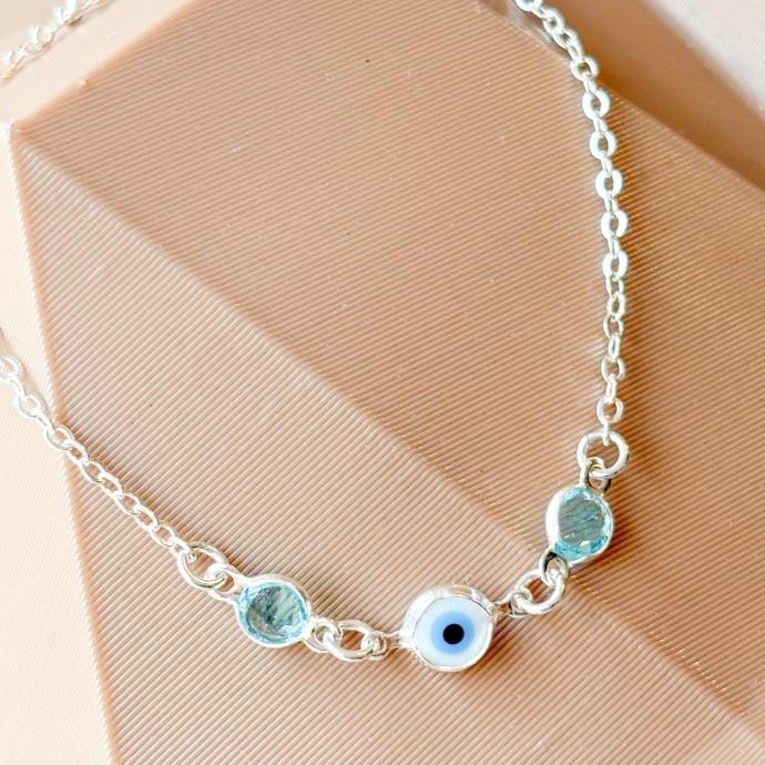 PULSEIRA OLHO GREGO NO CENTRO E ZIRC AZUL CLARO NAS LATERAIS