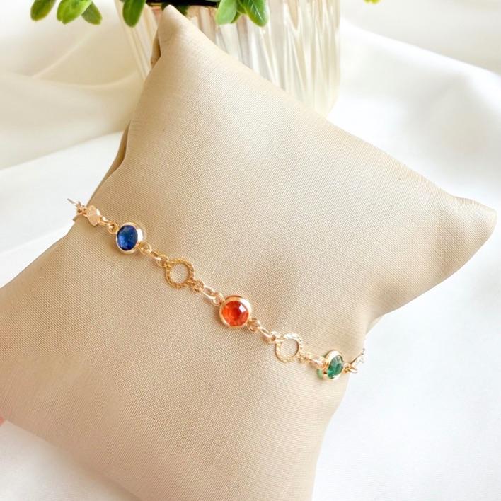PULSEIRA PEDRAS COLORS E CÍRCULOS VAZADOS DIAMANTADOS B. OURO