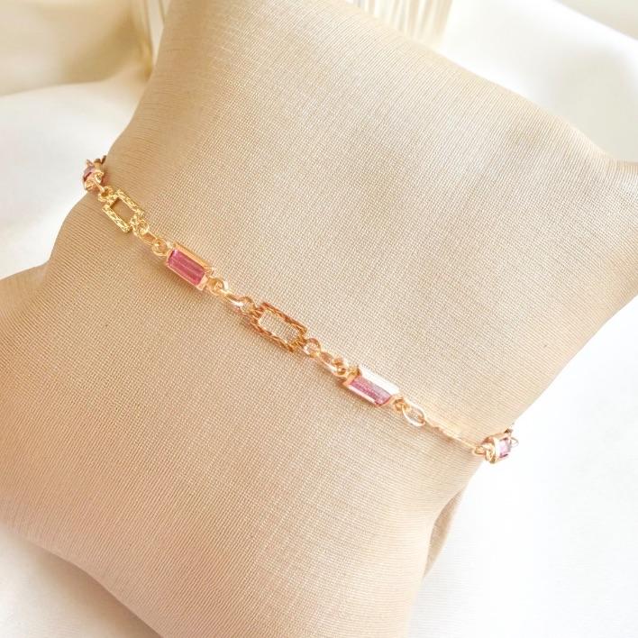PULSEIRA RETANGULOS PEDRAS ROSA E VAZADOS INTERCALADOS B. OURO