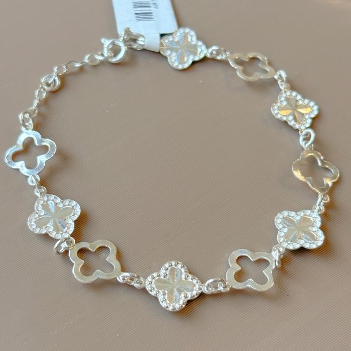 PULSEIRA TREVOS VAZADOS E DIAMANTADOS PRATA