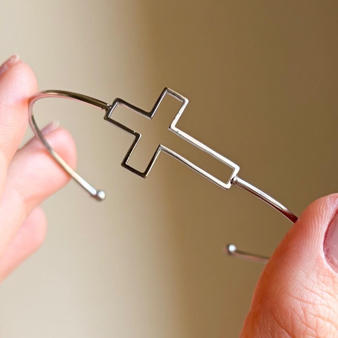 BRACELETE ABERTO CRUZ VAZADA AÇO