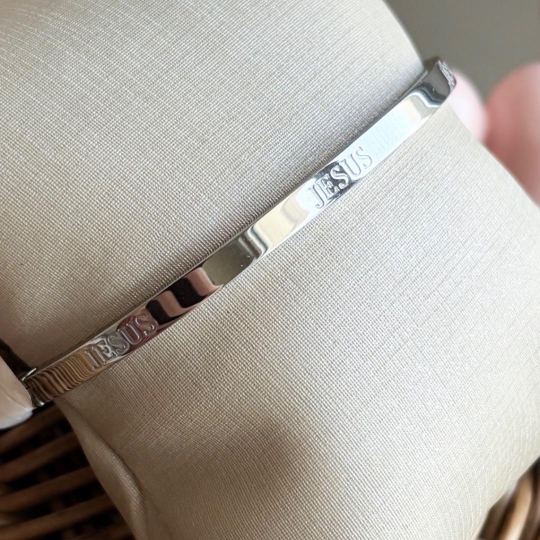 PULSEIRA BRACELETE INOX LISO ESCRITO ''JESUS''